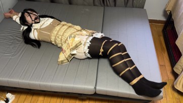 【玩奴原创】黑丝洋装单纯学生妹的残酷考验，超紧人棍缚，动弹不得的极限！虐哭了！