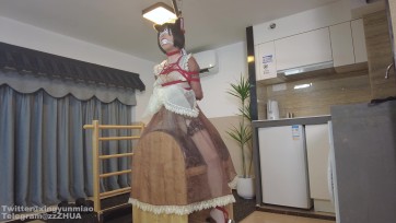 【鹿角与猫爪】《透明女仆装骑木马自插自wei》白丝堵嘴，布条加固及蒙眼，脚踝哑铃配重，半吊缚骑木马，真空半透丝袜，绳圈套脖拉拽吊脖呼控，身体绷直微微颤抖
