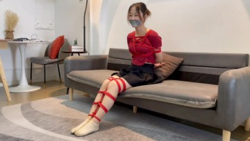 【默示录】新模小一，比较活泼、有趣的模特，表现力也不错，胶带封嘴必少不了~