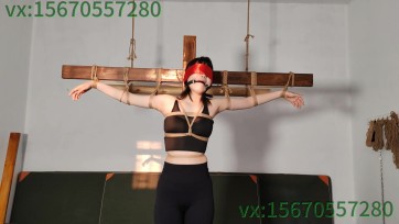 【山鬼工作室】18岁女高中生体验驷马，挠脚心诱惑呻吟，小皮鞭抽打sp，全方位固定鞭打，tk