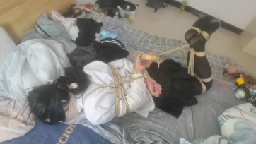 【墨无彧】JK黑丝，驷马、项圈、堵嘴蒙眼放置挣扎