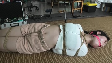 【绳之韵】凶狠捆绑、酷虐试镜，“汹涌”少女新人若彤试镜下集：粉红热裤，极限后观音驷马，新人强高，羞耻TJ、蹂躏