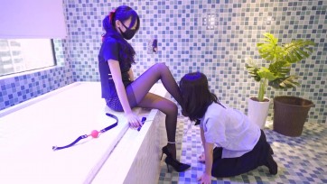 【绿帽学院】双人 女王女m 水刑3+女m舔女王黑丝脚 水中淋浴鞭打 丝袜堵嘴 多层包头湿身 直接淋 水中闷 女王犬型TJ棒子 女m OL 校服 白丝