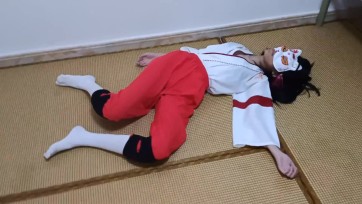 【新月原创】【青歌】《巫女决斗》被偷袭打到在地上痛苦求救 直到昏迷