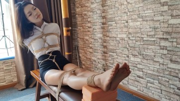 【一绳所爱】陈雨溪老虎凳挠痒打脚心