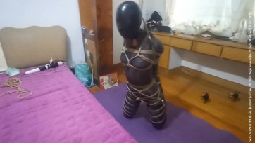 【我的媳妇】132弹、连身黑丝感官剥夺、史上最紧的超极限绞刑2.0版、电击、勒yin+悬吊分腿驷马极限几度勒到激烈挣扎