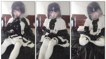 【散樱樱樱】这次在家里穿着乳胶Lolita，戴着平板锁，并且在头上套了袋子控制呼吸，用小话筒狠狠榨精