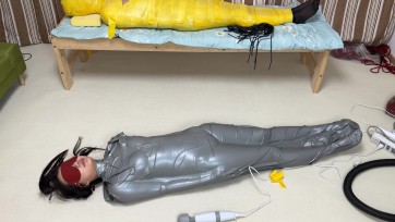 【黑魔法师】同为盗贼的夫妻二人双双落入颜老师的手中，既然是夫妻那就一起接受同样的调教，成为颜老师的调教奴隶。工作室的女m首次亮相！