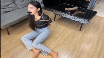 【玩绳的孩子】妹子常服捆绑堵嘴挣扎、第一人称视角口舌侍奉