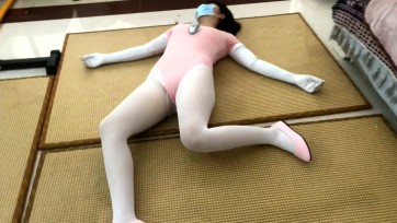 【新月原创】【玉箫】女战士变身 被踢裆+被虐到没能量 跪倒地痛苦惨叫挣扎 脱鞋丝袜足