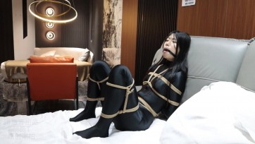 【逍遥】《BD无限公司第二季·向若楠逃脱失败浴缸play》