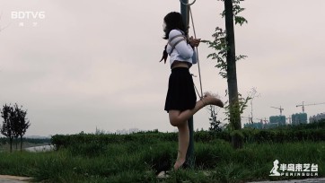 【半岛束艺台】【户外】【吊】 布玛JK公园单腿吊TK